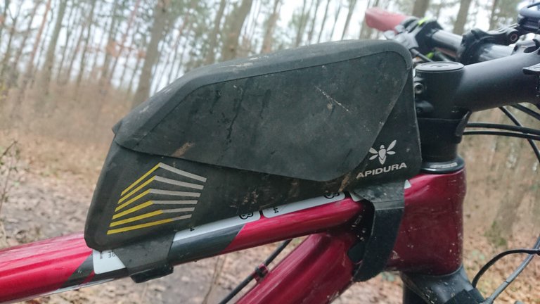 Apidura brašna Racing Top Tube Pack na běžném hardtailu
