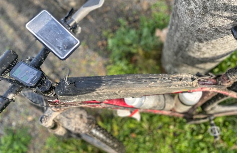 Brašna Apidura Racing Long Top Tube po delším používání.